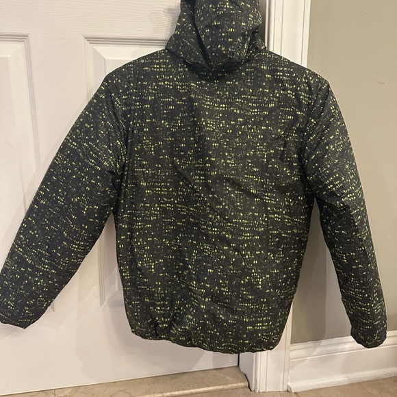 THE NORTH FACE Reversible Down Puffer Coat. Boys Large. Black and Green. - Picture 7 of 8